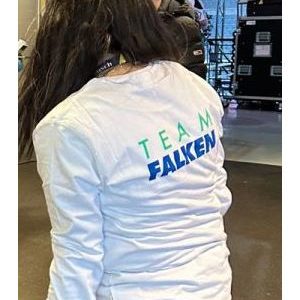 Le dos de l’ambassadrice de la marque Falken Tyres pendant le championnat d’Europe de handball