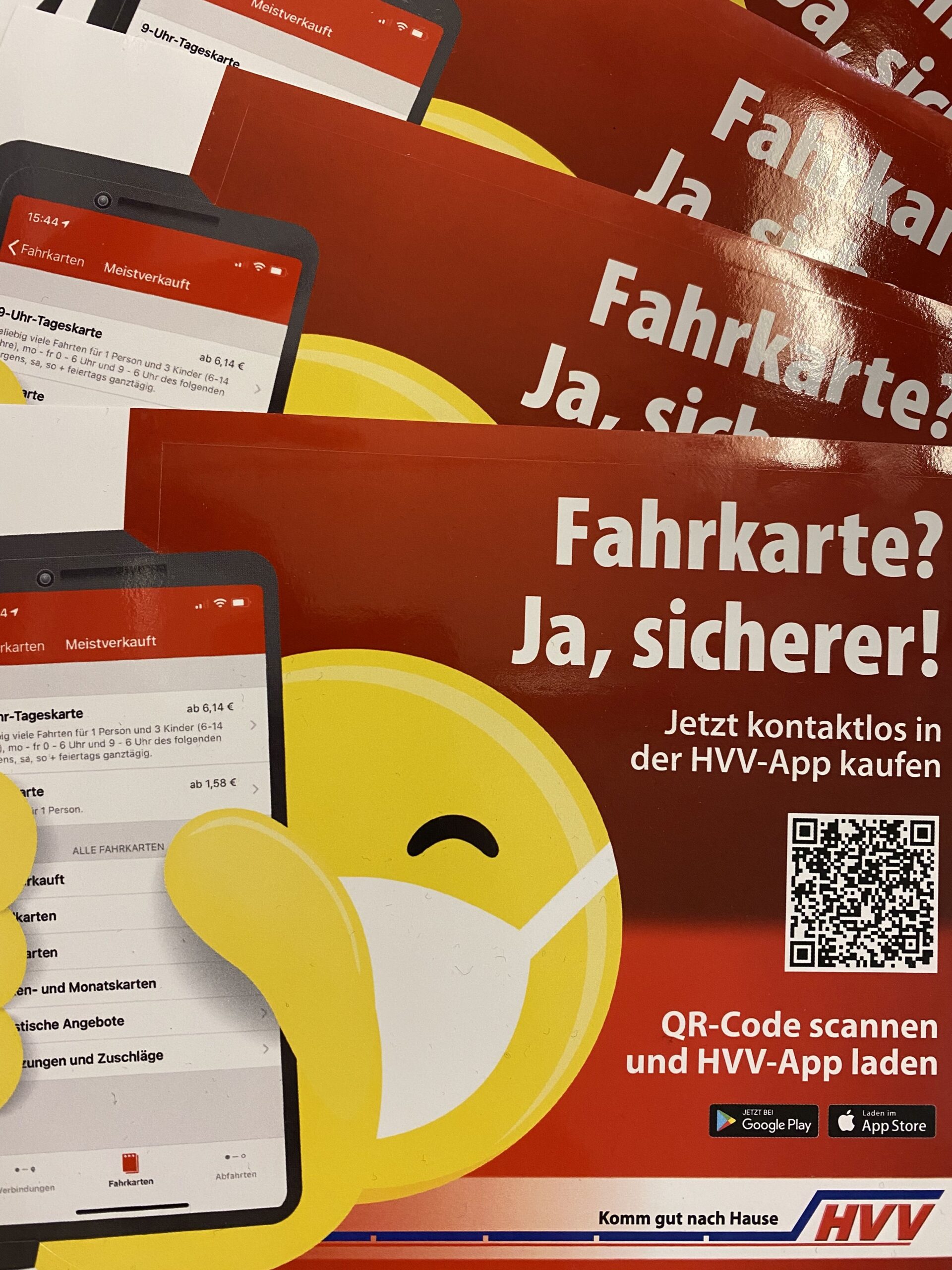 Aufkleber für die App des Hamburger Verkehrsverbundes